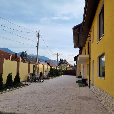 Izabella Guest House Săcele Exterior foto